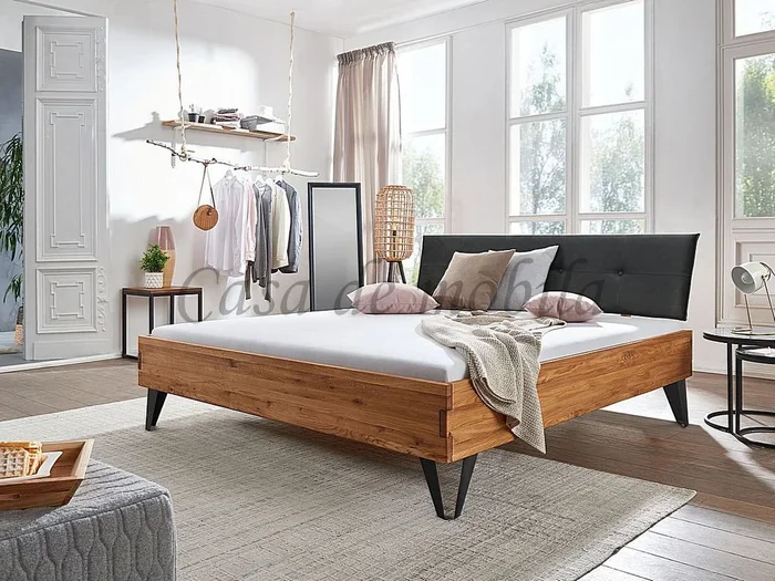 Doppelbett 200x200x46cm mit schrägen Metallfüßen Wildeiche massiv natur geölt